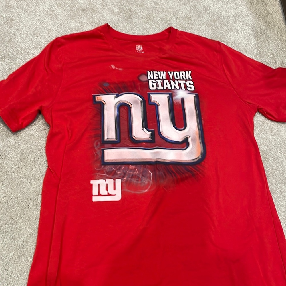 Girls size large. Ny Giants t-shirt